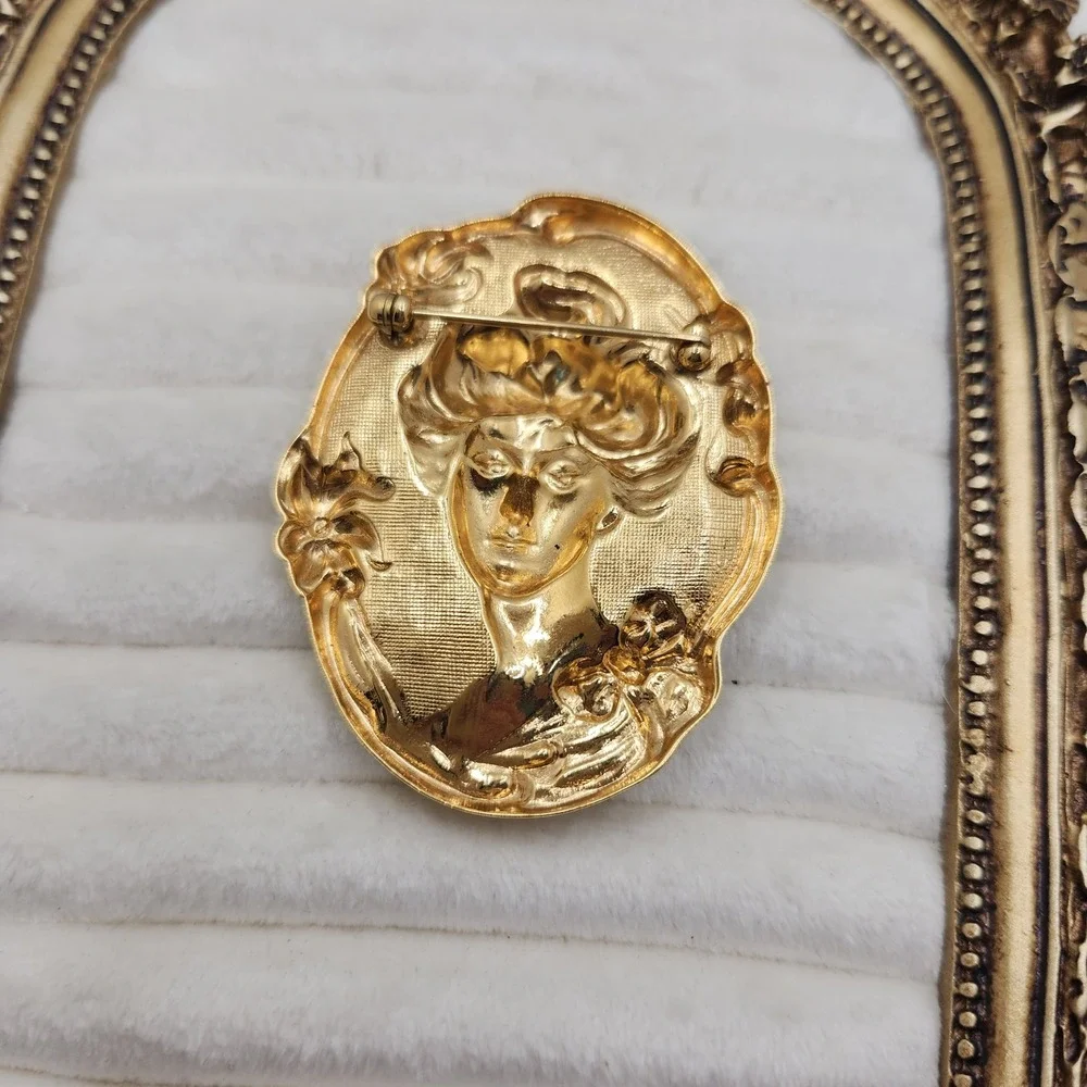 Vintage Metal Victorian Style Cameo Woman Lady Face Framed Brooch Pin Gold Tone